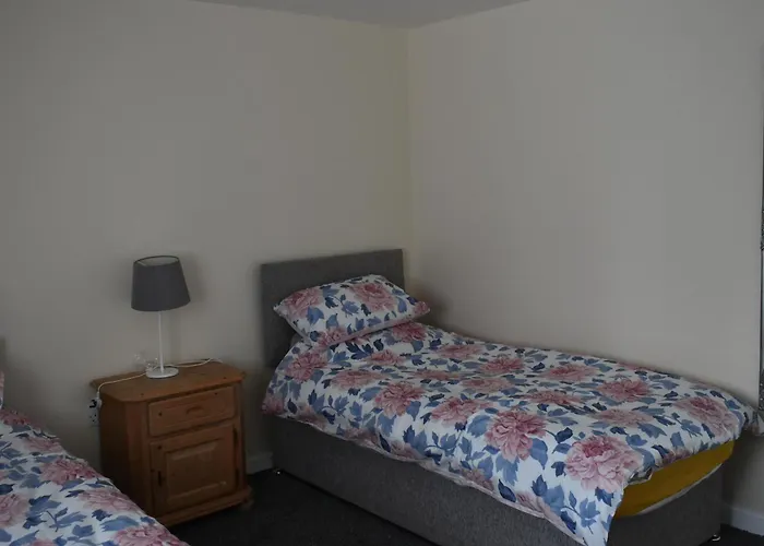 4 Woodyard Cottages, 2 Bedroom With Free Parking.