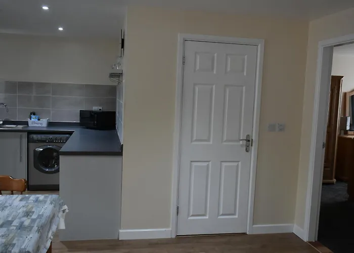 4 Woodyard Cottages, 2 Bedroom With Free Parking.