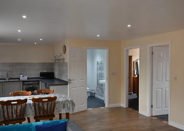 4 Woodyard Cottages, 2 Bedroom With Free Parking.