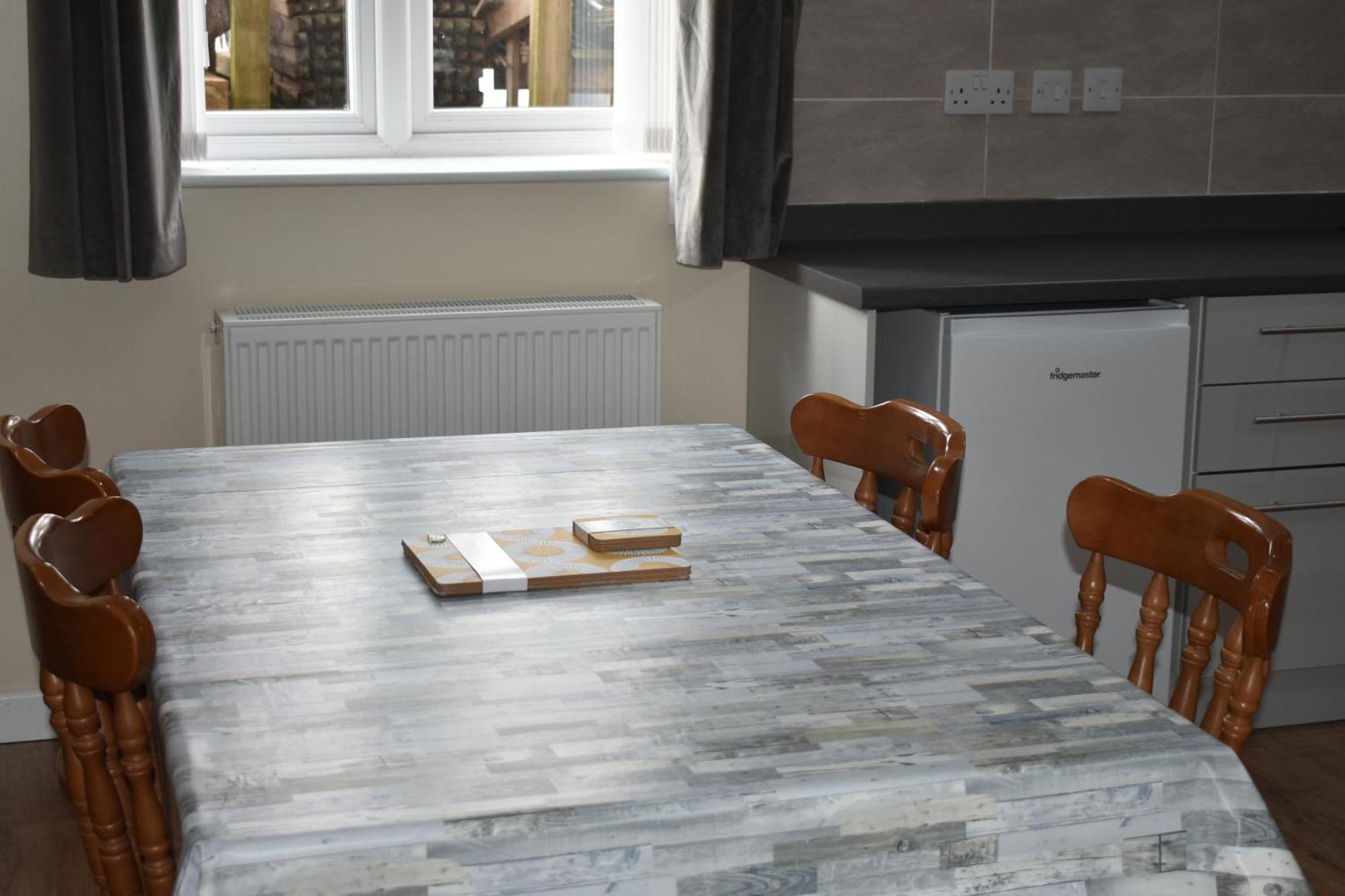 Апартаменты 4 Woodyard Cottages, 2 Bedroom With Free Parking.