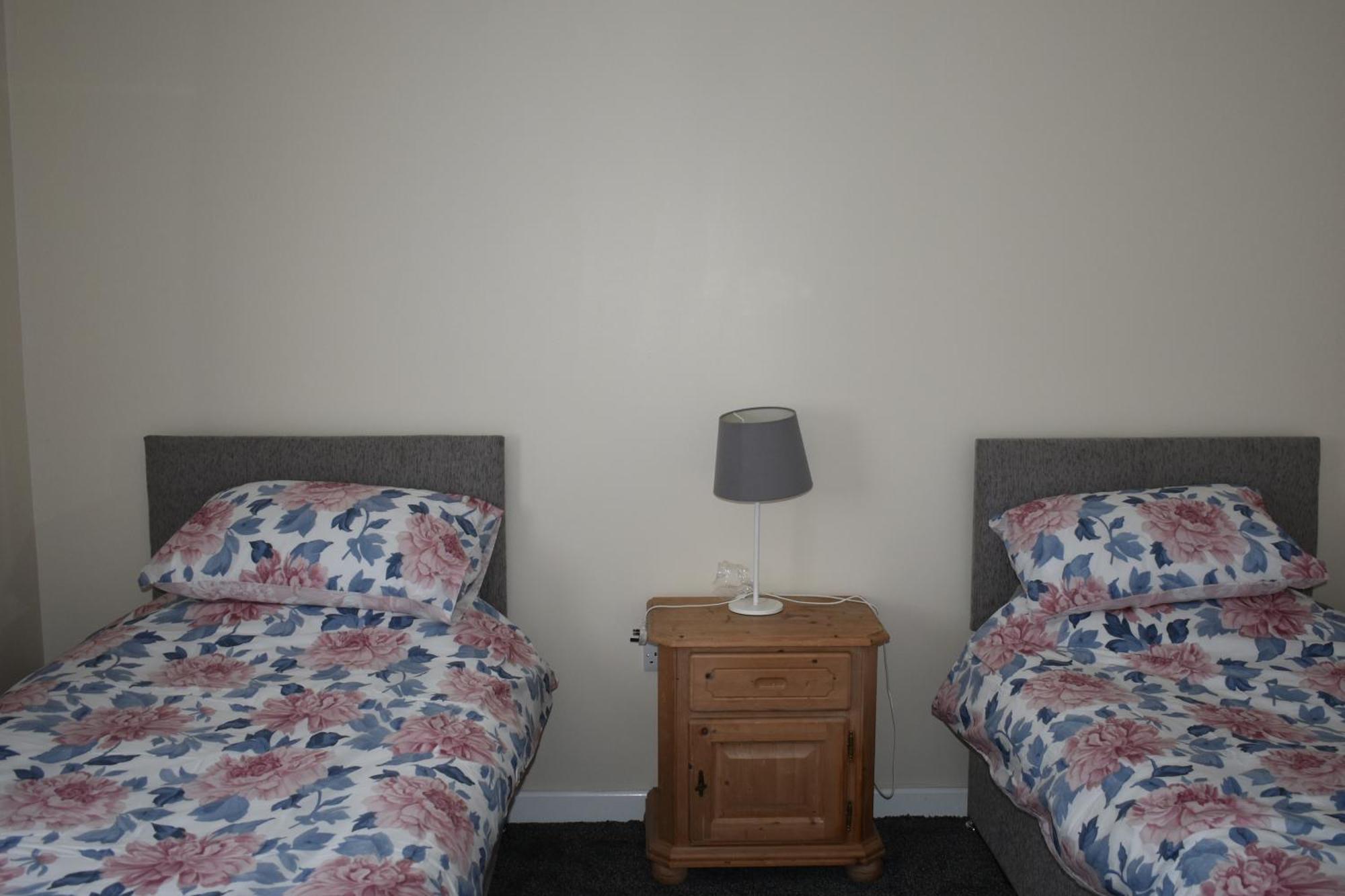 4 Woodyard Cottages, 2 Bedroom With Free Parking. *